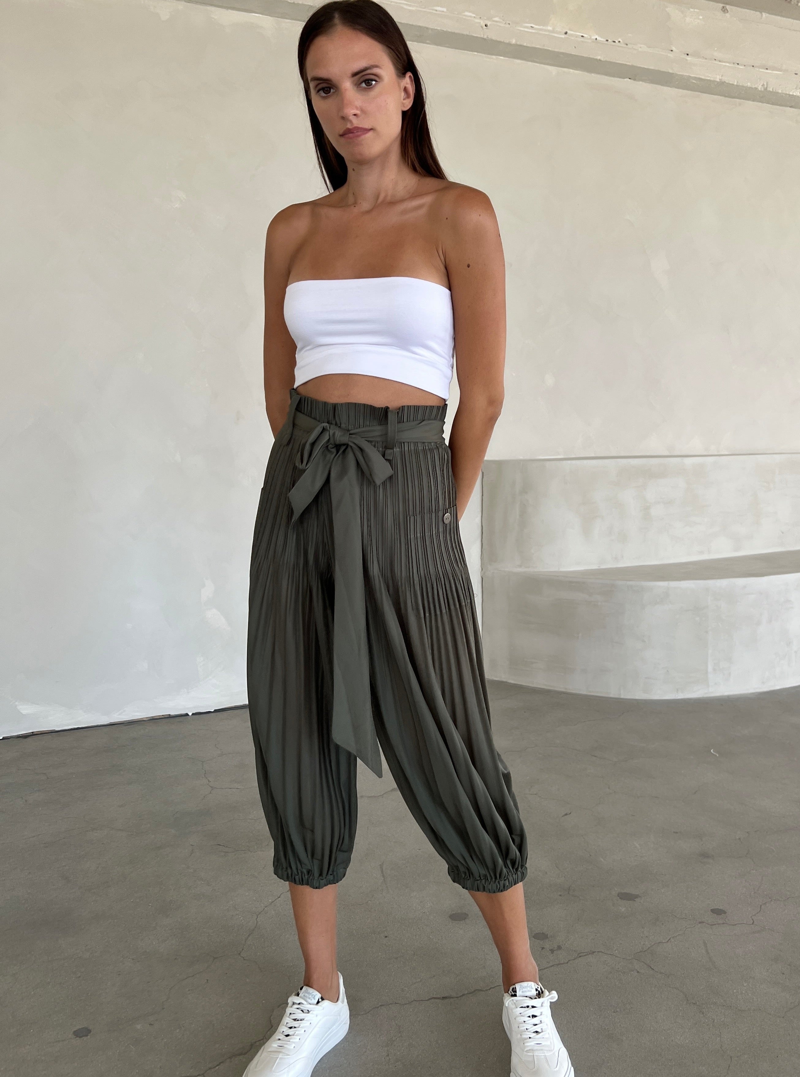 Belted Plissé Pant